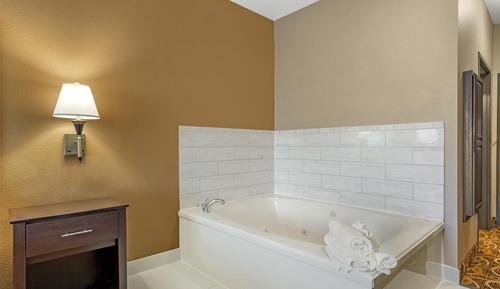 Standard Room, 1 King Bed, Non Smoking, Jetted Tub
