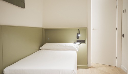 Single Room (Interior)