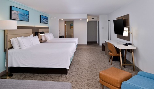 Family Room, 2 Queen Beds, Corner (Premium Full Bay View)