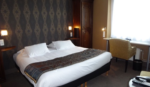 Comfort Room, 1 King Bed, Bathtub (Twin bed on request)