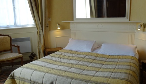 Deluxe Room, 1 King Bed (Living Room)