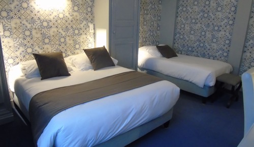 Family Room, Multiple Beds, Bathtub, Garden View