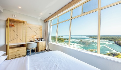 Canadian Fallsview Room