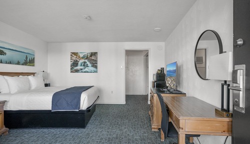 Premium Room, 1 Queen Bed, Lake View