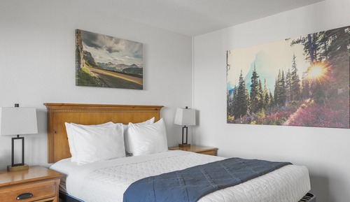 Room, 1 Queen Bed, Lake View (Partial)