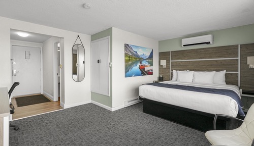 Premium Room, 1 King Bed, Lake View