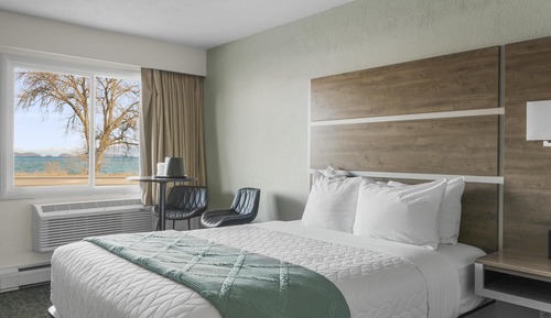 Room, 2 Queen Beds, Lake View (Partial)