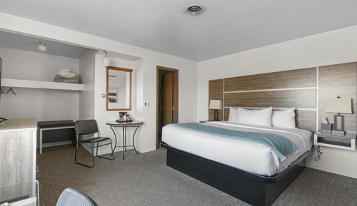 Room, 1 King Bed, Lake View (Interior Access)