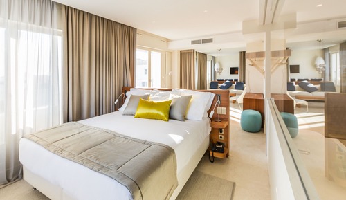 Suite, 1 King Bed, Sea View