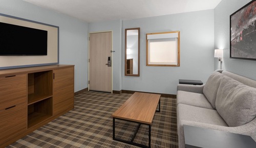 1 King Bed, Deluxe 1-Bedroom Suite, Second Floor, Non-Smoking