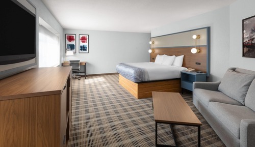 1 King Bed, Studio Suite, Second Floor, Non-Smoking