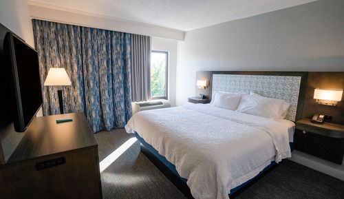 Suite, 1 King Bed, Kitchen