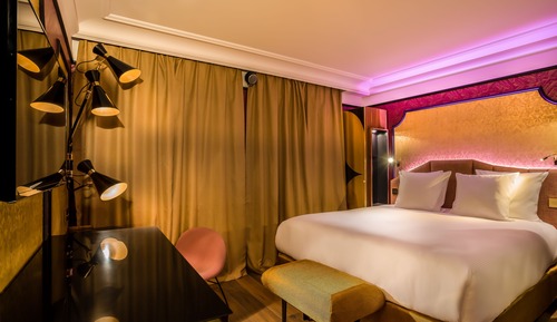 Deluxe Double Room (Light my fire)