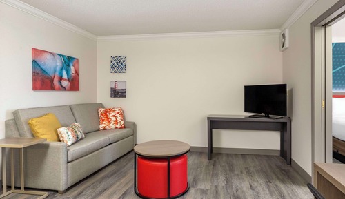 Suite, Multiple Beds, Accessible, Non Smoking