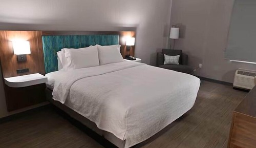 One king bed non smoking