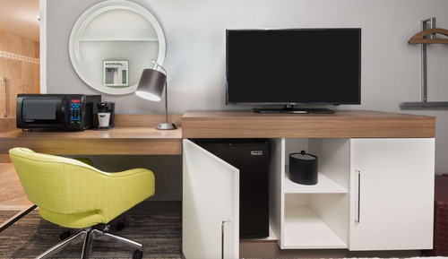 Studio, 1 King Bed, Non Smoking, Jetted Tub (Study)