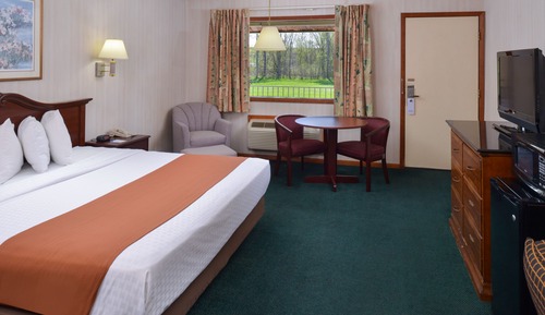 Suite, 1 King Bed, Smoking, Jetted Tub