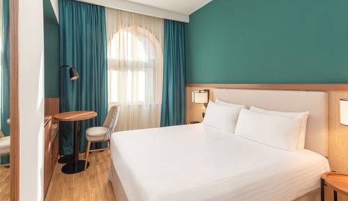 Standard Room, 1 Queen Bed