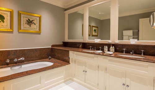 Suite (Duplex Coach House)