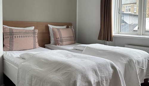 Standard Twin Room, 2 Twin Beds, Non Smoking, Courtyard View (Medium)