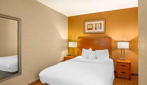 Deluxe Studio, Refrigerator & Microwave