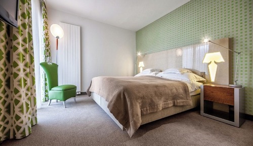 Deluxe Suite, Lake View