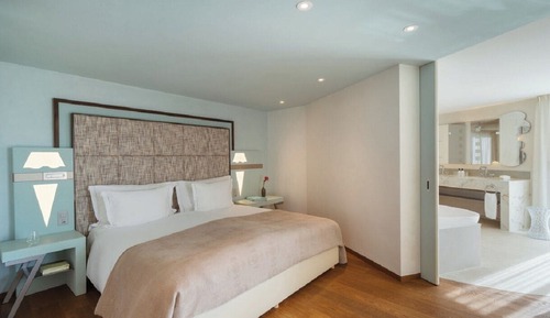 Superior Suite, Lake View