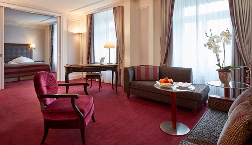 Deluxe Suite