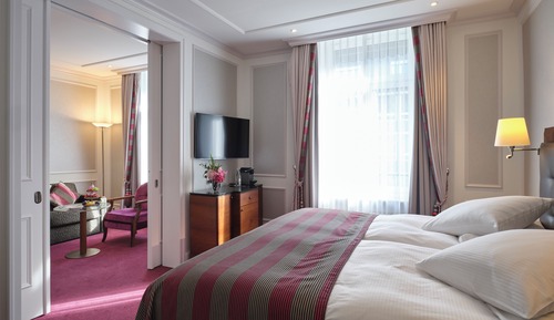 Junior Suite, 1 King Bed with Sofa bed
