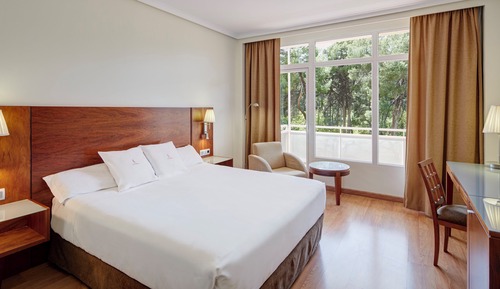 Standard Room, Bathtub