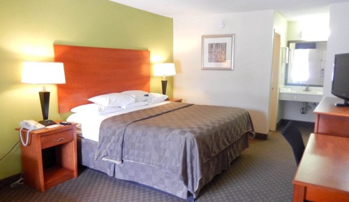 Deluxe Room, 1 King Bed, Non Smoking, Refrigerator & Microwave