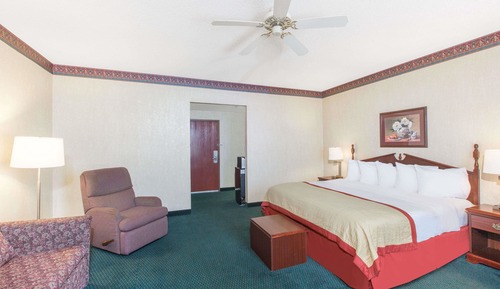 Studio Suite, 1 King Bed, Non Smoking