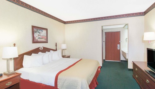 Standard Room, 1 King Bed