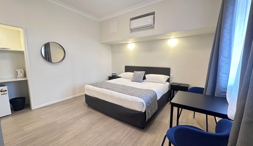 Deluxe Room, 1 King Bed