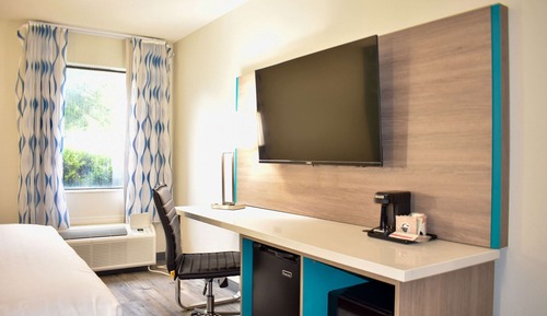 Suite, 1 King Bed, Non Smoking