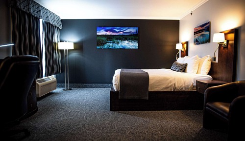 Standard Room, 1 Queen Bed, Non Smoking (Top Floor)