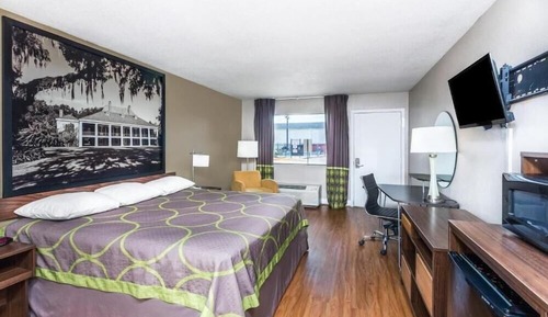 Standard Room, 1 King Bed, Smoking, Refrigerator & Microwave