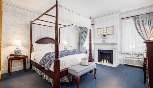 Deluxe Room, 1 Queen Bed