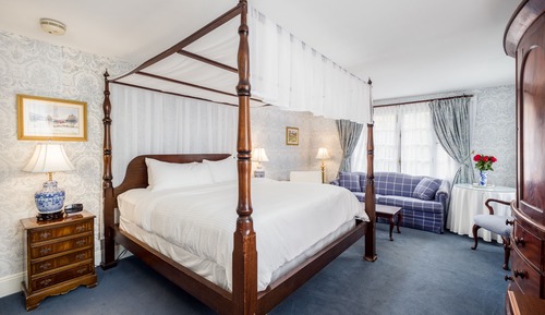 Deluxe Room, 1 King Bed with Sofa bed