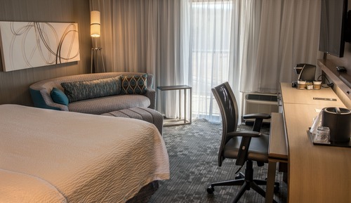 Room, 1 King Bed (Mobility/Hearing Access, Roll-In Shwr)