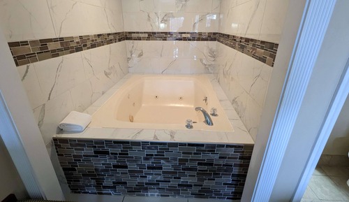 Standard Room, 1 King Bed, Non Smoking, Jetted Tub
