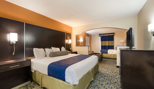 Suite, Multiple Beds, Non Smoking, Refrigerator & Microwave (Larger Room)