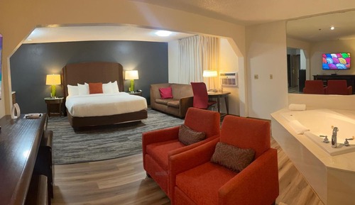 Jetted Tub Room, 1 King Bed, Non Smoking