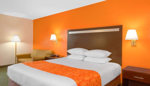Standard Room, 1 King Bed, Accessible, Non Smoking