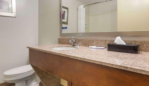 Suite, 1 King Bed, Accessible, Non Smoking