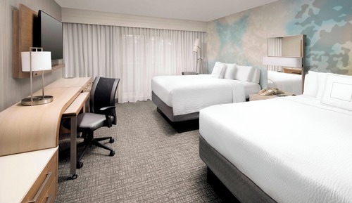 Room, 2 Queen Beds (Mobility Accessible, Roll-In Shower)