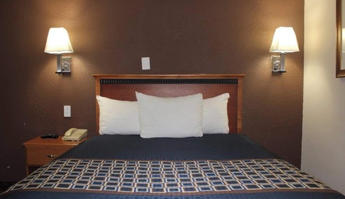 Standard Room, 1 Queen Bed, Accessible, Non Smoking