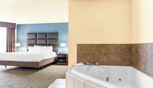 Suite, 1 King Bed, Non Smoking, Jetted Tub (with Sofabed)