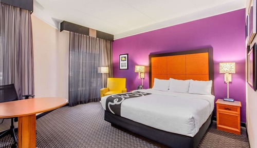 Deluxe Room, 1 King Bed, Non Smoking