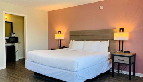 Standard Room, 1 King Bed, Smoking